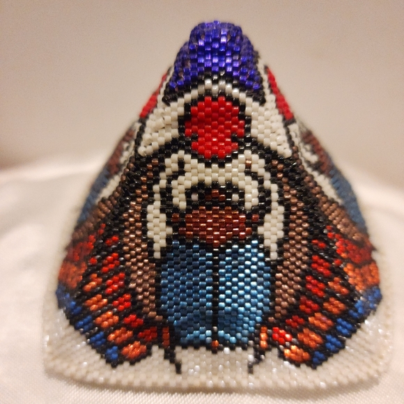 Beaded pyramid - Picture 3 of 3
